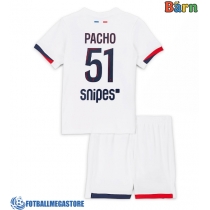 Fotballdrakt Barn Paris Saint-Germain Willian Pacho #51 Bortedraktsett 2025-26 Kortermet (+ Korte bukser)